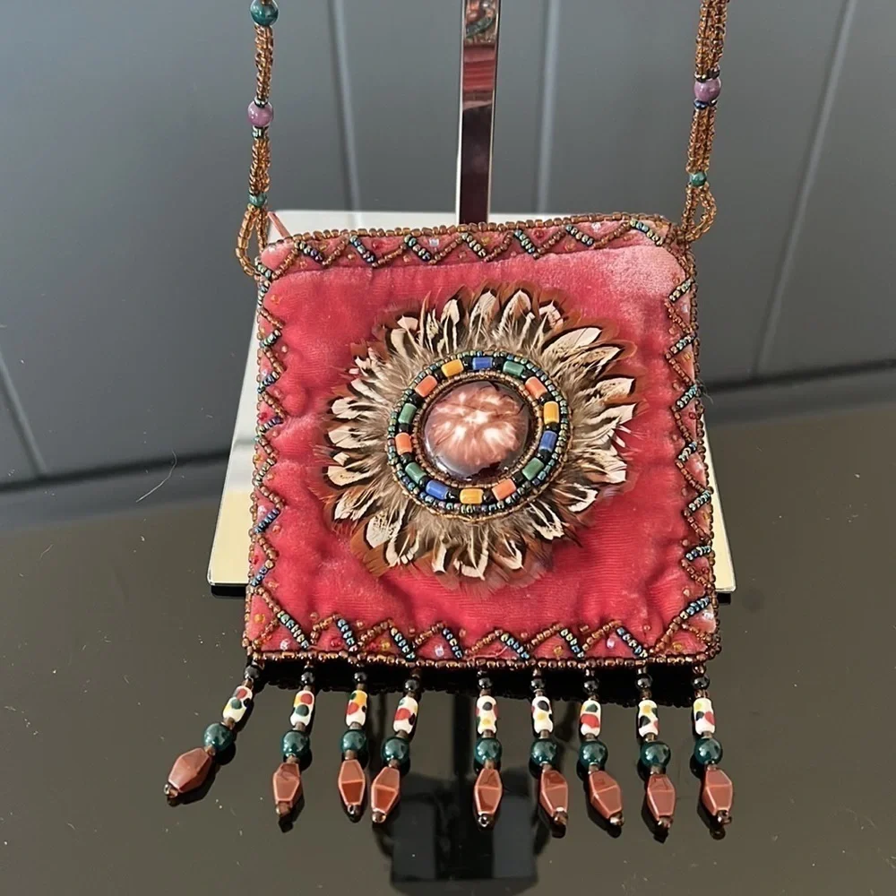 Hobo velvet pouch with beaded shoulder strap - Picture 2 of 8